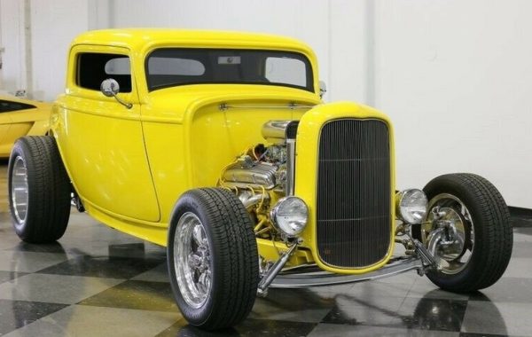 1932 Ford 3-Window Coupe 